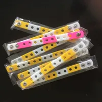 100 pcs PVC aleatório colorido suave pulseira de silicone para sapato encantos bonitos pulseira de borracha para crianças criança linda festa presente