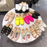 2021 Katmanlı Tasarımcı Terlik Kadın Loafer'lar Hakiki Deri Sandalet Rahat Ayakkabılar Princetown Metal Zincir Ayakkabı Dantel Kadife Terlik
