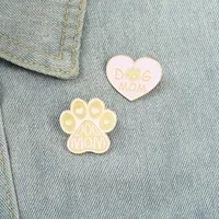 Cão Mamãe Cor-de-rosa Enamel Pins Personalizado Coração Coração Paw Broche Lapela Badge Bag Dos Desenhos Animados Jóias Presente Para Amigos