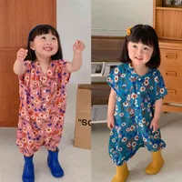 Sommarpojkar och flickor Jumpsuit Unisex Japanes Koreansk stil Blomma Button Lapel Loose Baby Barn Barnkläder 210625