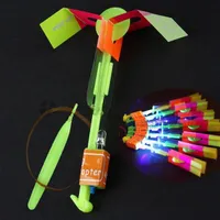 Açık Oyunlar LED Flier Flyer Uçan Roket İnanılmaz Ok Helikopter Uçan Şemsiye Çocuklar Aydınlık Oyuncaklar Sihirli Shot Işık-up Paraşüt Hediyeler