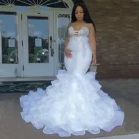 Weiße sexy Meerjungfrau Hochzeitskleid Afrikanische schwarze Mädchen Organza Brautkleider für Braut Schatz Luxus Kristalle Perlen mit Federn