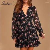 SouthPire Kadınlar Seksi Çiçek Baskı Şifon Elbise 2021 Sonbahar Derin V Boyun Uzun Kollu A-Line Bohemian Stil Plaj Mini1
