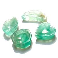 Figurine di cristallo di cristallo del quarzo di cristallo del quarzo del quarzo del quarzo di fluorite verde del cuore / della luna fatta a mano