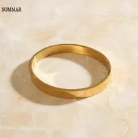 Diseño de color dorado 8mm amistad brazalete minimalismo boda circular boda acero inoxidable pulsera pantalla