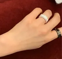 18 Karat Gold Rim Paar Ring Mode Einfache Buchstaben Ring Qualität Keramik Material Ring Modeschmuck Versorgung 2022
