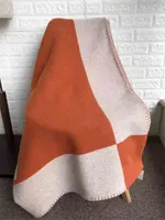Clássicos Cashmere Cobertor Crochet Macio Travesseiro de Lã Caixa Portátil Manta Quente Sofá Cama de Cama De Malha Throw Towell Cabo 140x170cm