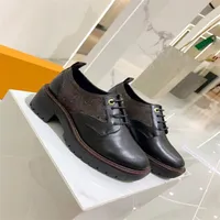 Black Matte Leather Combate Botas Moda Moda Paltforma Redonda Toe Toe Martins Barttes Removable Bolsa de Inverno Sapatos A222