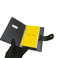 Fashion Planner Korthållare Mini Notebook Blockering Business Passport Omfattar Hållare Designer Memo Medium Agenda Desk Case Desktop Notepad M20005