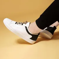 2021 Yeni Erkek Ayakkabı Chaussures Dökme Hommes PU Deri Bahar Sonbahar Rahat Rahat Erkek Sneakers Lace Up Yuvarlak Ayak Sadelik DP028