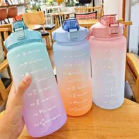 Garrafa de água de grande capacidade de 2 litros com palha com tempo marcador de fitness jarras gradient cor copos de plástico ao ar livre 2L Y1223