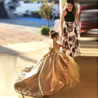 2022 Gold Lace Applique Satin Primeira Comunhão Vestidos Crianças Bola de Noite Bola Bow Back Puffy Girls Pageant Jewel Flower Girl Dress