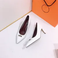 Sapatos do desenhador salto alto salto sexy antepado cor sólida superior com botões de metal