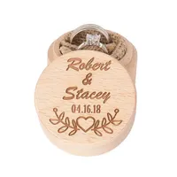 カスタムの素朴な結婚指輪のベアラーボックスの名前花刻まれた木の婚約ホルダーの枕宝石類のギフト