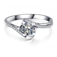 Ângulo beijo micro pavimentada 925 esterlina prata mulheres anel 0.6ct nscd simulado diamante jóias de noivado feminino jóias 18k banhado a ouro branco
