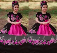 2022 Vintage Mexcian Quinceanera Jurken Mini Kleine Meisjes Bloemen Applique Baljurk Zwart Purple Riem Pageant Bloem Meisje Jurk voor Huwelijk