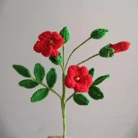 Flores decorativas grinaldas 2 pçs / lote mão-tricotada de malha crochet trombeta trepadeira buquê artificial para decoração de casamento decoração de jardim em casa