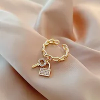 Obrączki ślubne niespodzianka cena biżuteria vintage urok lato klucz metalowy dziewczyna pierścień przyjęcie dla dziewczyn para