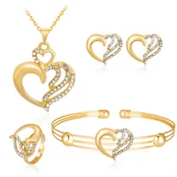Moda Love Heart Pendant Collane Stud Stud Stud Set di gioielli Bracciale Squisito anello per le donne gioielli di fidanzamento festa nuziale