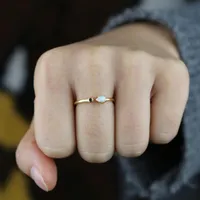 結婚指輪が到着しましたミニマリストゴールドカラー涙宝石オパールオープン女性ナックルファッションエレガントなギフトジュエリー