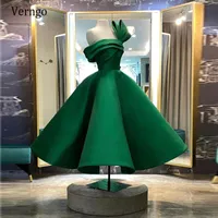 Party Sukienki Verngo 2021 Design Arabia Saudyjska Evening Green Satin Pleats Puffy Krótkie Prom Suknie Długość Herbata Specjalna okazja Dress