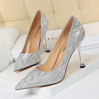 Платье обувь 2021 весенние женщины насосы высокий тонкий каблук заостренный носок неглубокие сексуальные фрета свадебные свадебные золотые каблуки