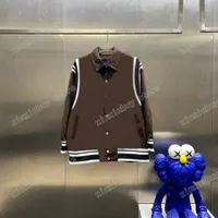 21SS MENS Designers Jackor Letter Jacquard Shoulder Stripe Letters Splicing Kläder Streetwear Coats OuterWear Hooded Men Kläder Bomull Svart Vit Brown S-XL