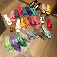 2021 Klasik Kadın Ayakkabı Yüksek Kaliteli Terlik Deri Düz Sandalet Moda Tasarımcılar Slaytlar Slayt Kauçuk Bayanlar Plaj Kadın Terlik Ayakkabı