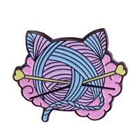 ピン、ブローチかわいい猫の頭糸の愛の心編み針のブローチのピンエナメルメタルバッジラペルピンジャケットジーンズファッションジュエリー