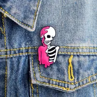 Połowa Różowa Szkielet Emalia Pins Punk Cool Skull Broszka Lapel Pin Proste Ikony Przycisk Odznaka Cartoon Moda Biżuteria Prezent