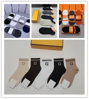 2021 Hochwertiger Designer Klassische Brief Socken Frauen Socke Casual Herren 100% Baumwolle Bonbonfarbe Gedruckt 5 Paare / Box Stickerei Großhandel