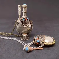 Hängsmycke Halsband Antik Jar Cupronickel Necklace Vintage Silver Inlagda Coral Stone Turkos Gotiska presentillbehör Jewlery