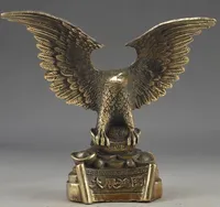 Chinesische Vintage Messing Handarbeit Hammerisierte Wealth-Nachfolger-Eagle-Statue