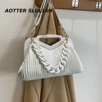 حقائب الكتف أنيقة صغيرة أنيقة المرأة أبيض المرأة مصمم بلون حقيبة يد الأزياء مثلث سلسلة سميكة حقيبة
