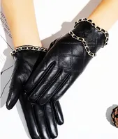 Luvas de mulher de pele de carneiro macio refrigere o design clássico diamante estrutura Metade dedo locomotiva marca Punk cadeia de moda Ciclismo conduzir Leather Glove Touch Screen Genuine