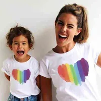 Rainbow Mother Daughter Matching T-shirts Family Set Mom Mum Baby Mommy and Me Tee-shirt Clothes Women Girls Cotton Tops Summer H1120