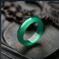2021 New Style Chalcedony Negro Azul Blanco Amarillo Verde Rojo Verde Cuatro Color Jade Ring Para Hombres Y Mujeres Parejas Anillo Envío Gratis Ping X954