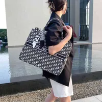 Дизайнерские сумки на оформлении Большой Женщина Холст Вышивка Большая Емкость Один плечевой подмышечный круг Tote