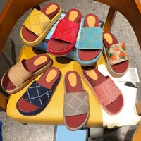 2022 Fashion Mens Womens Sandaler Tofflor Slide Designer Lyxplatta Högklackar Flip Flops Skor Broderad Platform Gummi Sandal Läder Shoal Guc Casual Shoe