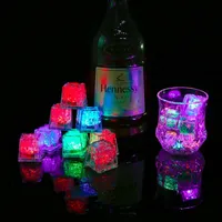 LED gelo cubos festa flash novidade iluminação automático mudança de cristal cubo de água ativado luz 7 cores para decoração luz do clube de bar