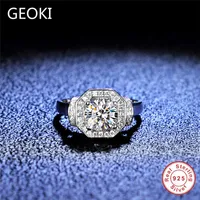 Стерлинговое серебро Geoki 925 пройдено алмазное тест 1 CT D Цвет VVS1 Moisssanite Ring Perfect RUM роскошные кольца женские ювелирные изделия кластер