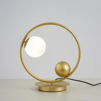 Nordic Creative Simple Table Lamp Modern Designer Gold Desk Gold El Living Reshenge G9 LED LED Bulb Lighting Mistures Lamps