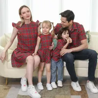 Casual Dresses 2021 Familienzusammenfassung Outfits Red Plaid Bekleidungsanzug für Vater Jungenhemd Mami und mir Tops Look