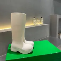 2021 نسخة عالية مصمم الأحذية جيلي اللون المطر التمهيد الركبة الاتجاه مع خطوط أسفل متموج لزيادة تنفس منصات الغنم القدم هدية