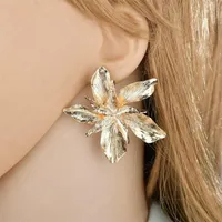 Boucles d'oreilles élégantes Gold Gold Gold Gold Goudins pour Femmes Mode Métal Exagéré Déclaration florale Boucle d'oreille