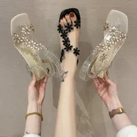 الصنادل Brkwlyz Fashion النسخة الكورية للسيدات زهرة الماس الكعب السميك خط واحد مع قدم مرنة عالية