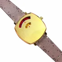 reloj de pulsera 2021 Womens Digital Reloj de cuarzo con estuche de tonos dorados Relojes de mujer Marca de lujo Marzura de dibujos animados Correa de cuero Mujer Pin Hebilla Relojes de pulsera