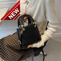 Messenger Bag Single Shoulder Embossed Leather Diana Fashion Women's Hand Wrist