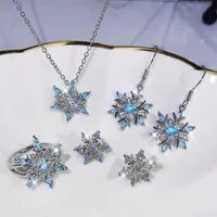 2022 Neues klassisches Schneeflockendesigner Anhänger Halsketten Ohrringe Ringe Luxusschmuck mit glänzendem blauem Kristallstein für Frauen Weihnachtsgeschenk