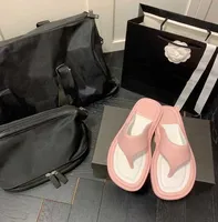Designer godisf￤rg tofflor sommarbr￶d sandal komfort glider lyxiga kvinnor sandal mode platt botten flip-flops fritid strandskor